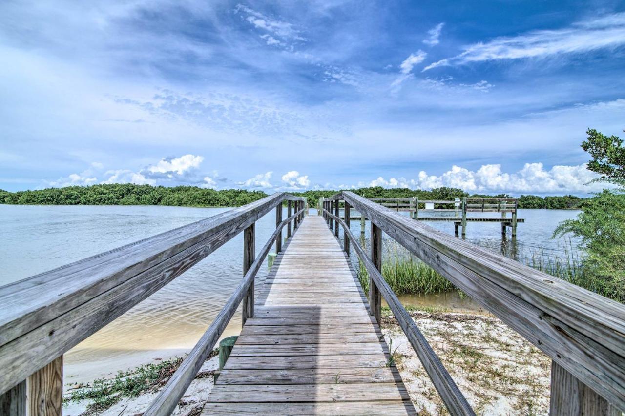 Beachfront Cedar Key Retreat With Pool Access! Exterior photo