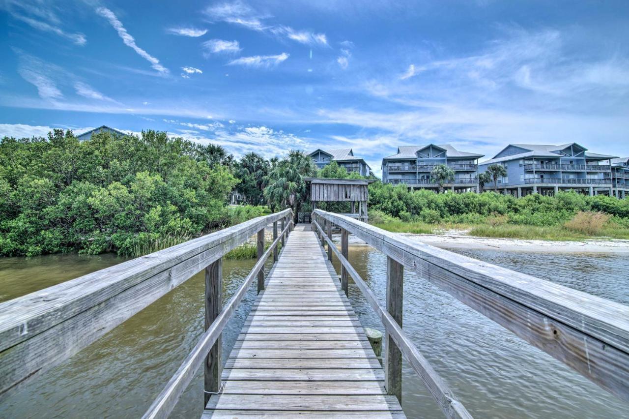 Beachfront Cedar Key Retreat With Pool Access! Exterior photo