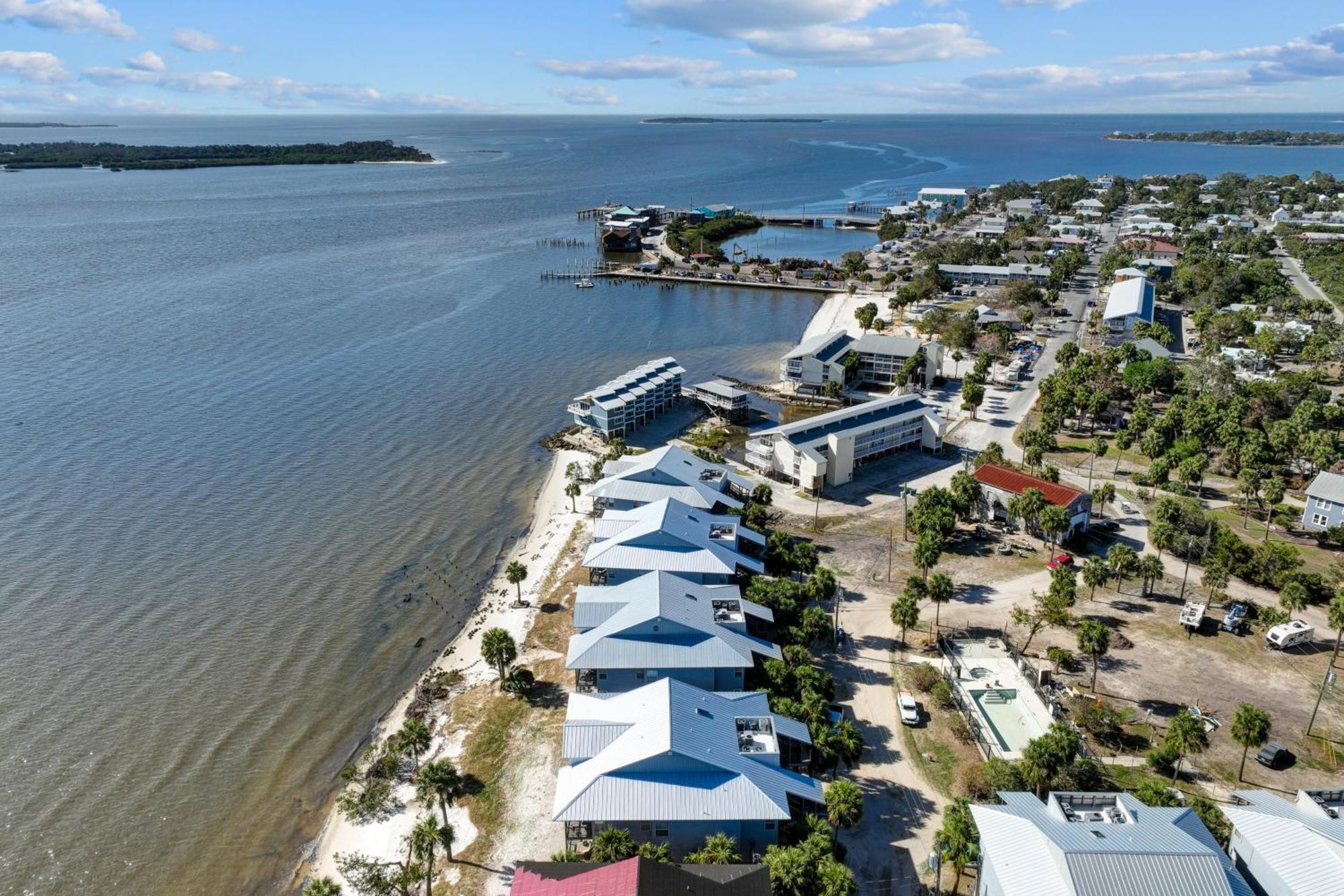 Beachfront Cedar Key Retreat With Pool Access! Exterior photo