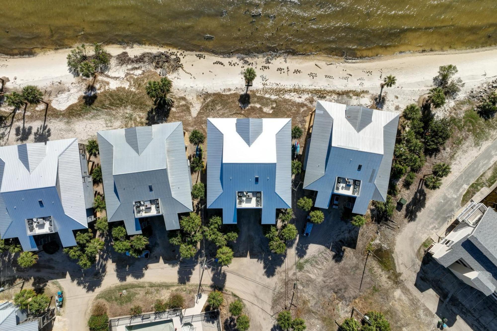 Beachfront Cedar Key Retreat With Pool Access! Exterior photo