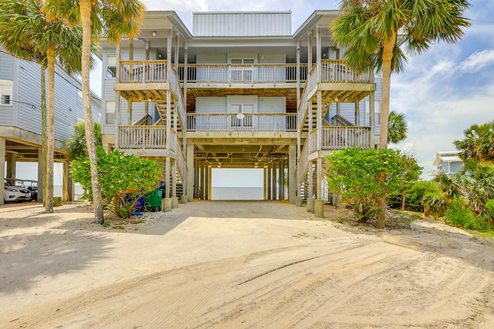 Beachfront Cedar Key Retreat With Pool Access! Exterior photo