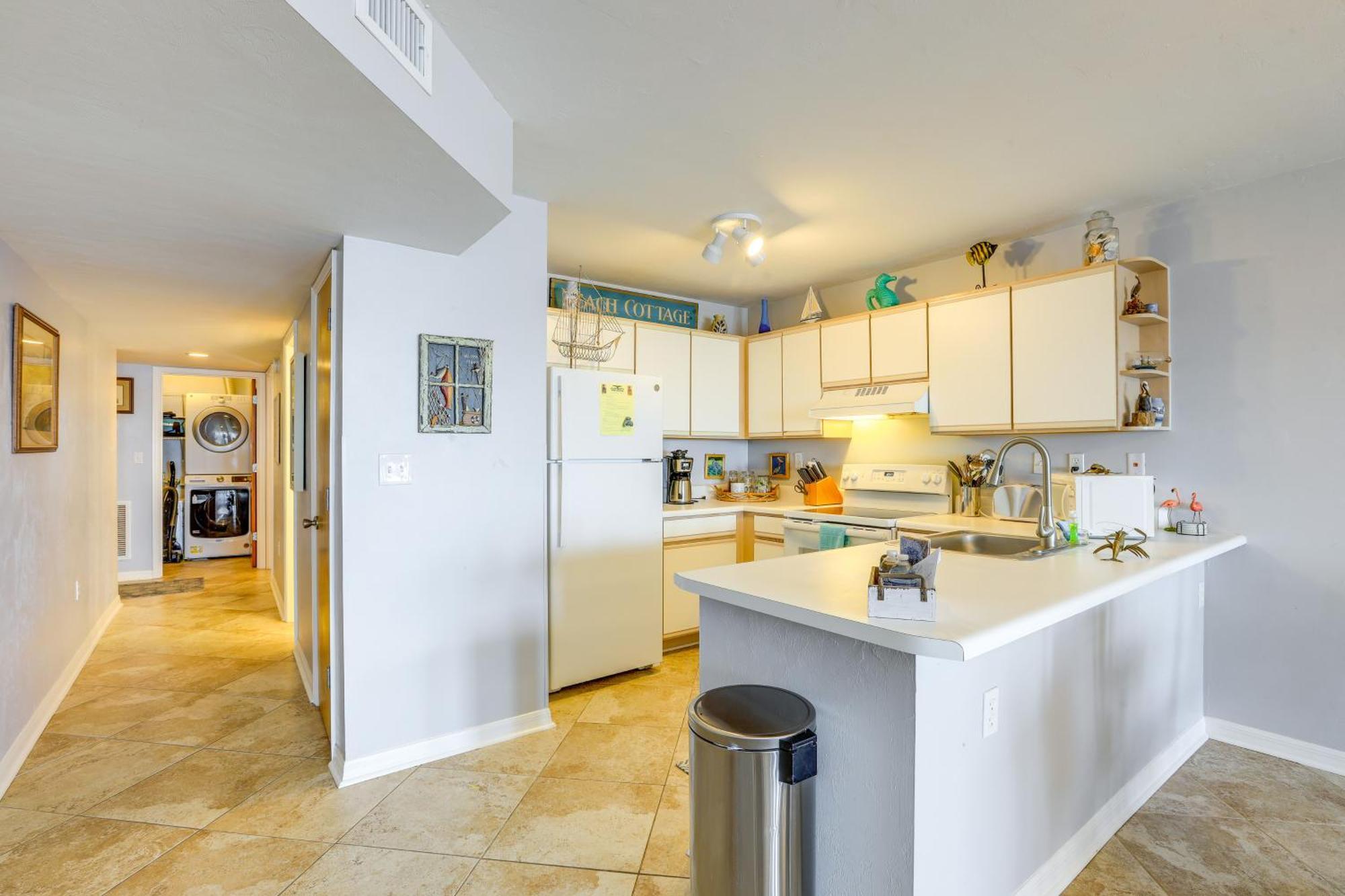 Beachfront Cedar Key Retreat With Pool Access! Exterior photo